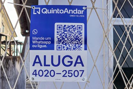 Fachada com placa de casa para alugar com 2 quartos, 75m² em Piedade, Rio de Janeiro