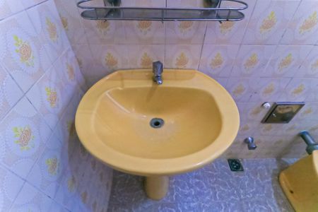 Banheiro de casa para alugar com 2 quartos, 75m² em Piedade, Rio de Janeiro