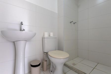 Banheiro de apartamento à venda com 2 quartos, 42m² em Vila Isa, São Paulo