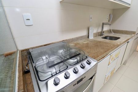 Cozinha de apartamento para alugar com 2 quartos, 86m² em Costa Azul, Salvador