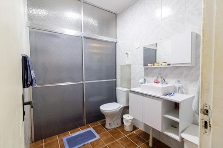 Banheiro de apartamento para alugar com 3 quartos, 87m² em Menino Deus, Porto Alegre