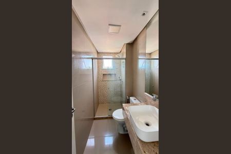 Banheiro de apartamento para alugar com 3 quartos, 71m² em Itapuã, Salvador