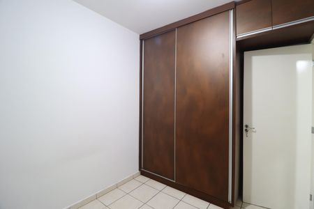 Quarto 2 de apartamento para alugar com 2 quartos, 55m² em Shopping Park, Uberlândia