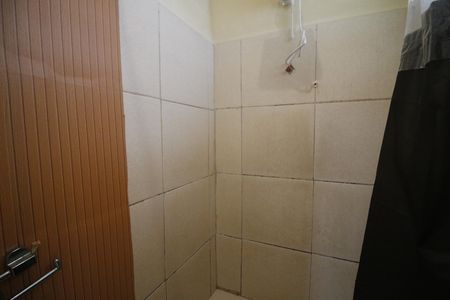 Banheiro de casa para alugar com 2 quartos, 40m² em Taquara, Rio de Janeiro
