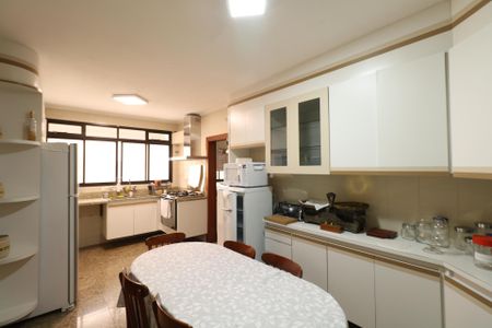 Cozinha de apartamento à venda com 4 quartos, 226m² em Santo Antônio, São Caetano do Sul