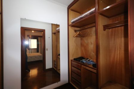 Closet Suíte 2 de apartamento à venda com 4 quartos, 226m² em Santo Antônio, São Caetano do Sul