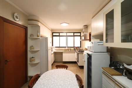 Cozinha de apartamento à venda com 4 quartos, 226m² em Santo Antônio, São Caetano do Sul