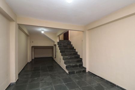 Garagem de casa para alugar com 2 quartos, 95m² em Jardim Santa Rosa, Taboão da Serra