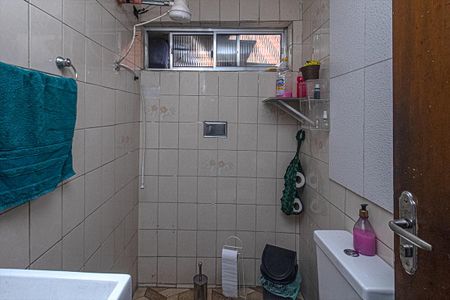banheiro social_2 de casa à venda com 2 quartos, 77m² em Vila Água Funda, São Paulo
