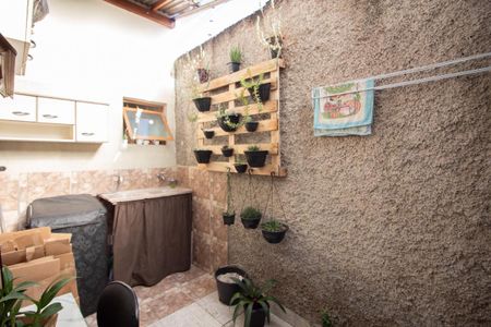Área de Serviço de casa à venda com 2 quartos, 83m² em Arvoredo, Contagem