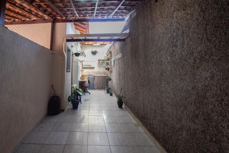 Garagem de casa à venda com 2 quartos, 83m² em Arvoredo, Contagem
