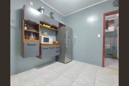Cozinha de apartamento para alugar com 2 quartos, 966m² em Parque Enseada, Guarujá