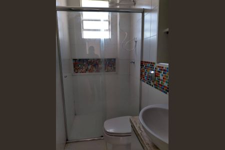 Banheiro de apartamento para alugar com 2 quartos, 53m² em Navegantes, Porto Alegre