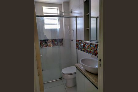Banheiro de apartamento para alugar com 2 quartos, 53m² em Navegantes, Porto Alegre