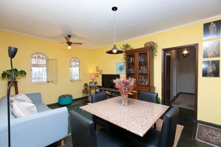 Casa à venda com 4 quartos, 312m² em Vila Madalena, Campinas