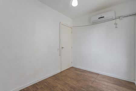 Quarto 1 de apartamento para alugar com 2 quartos, 44m² em Mário Quintana, Porto Alegre