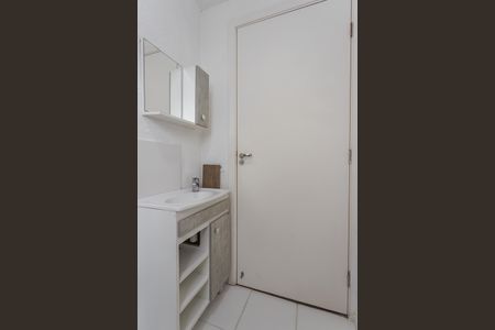 Banheiro de apartamento para alugar com 2 quartos, 44m² em Mário Quintana, Porto Alegre