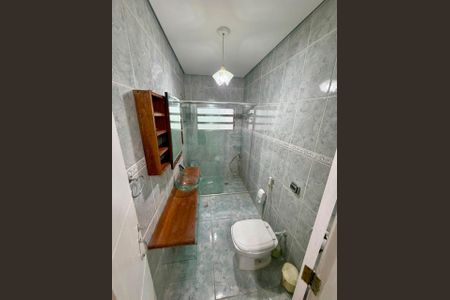 Banheiro de casa para alugar com 3 quartos, 160m² em Vila Antonieta, São Paulo
