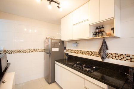 Cozinha de casa de condomínio à venda com 2 quartos, 75m² em Nacional, Contagem
