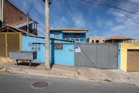 Fachada de casa de condomínio à venda com 2 quartos, 75m² em Nacional, Contagem