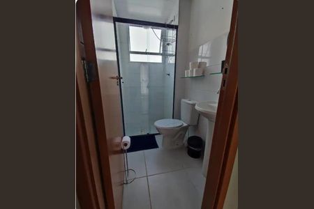 Banheiro de apartamento para alugar com 2 quartos, 40m² em Parque Santa Rosa, Suzano