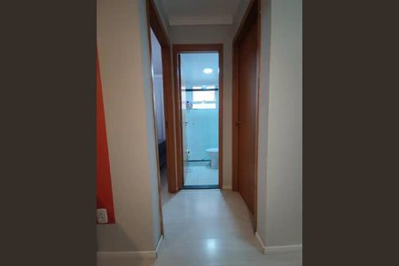 Corredor de apartamento para alugar com 2 quartos, 40m² em Parque Santa Rosa, Suzano