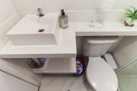 Banheiro de apartamento para alugar com 2 quartos, 50m² em Jardim Lajeado, Ferraz de Vasconcelos