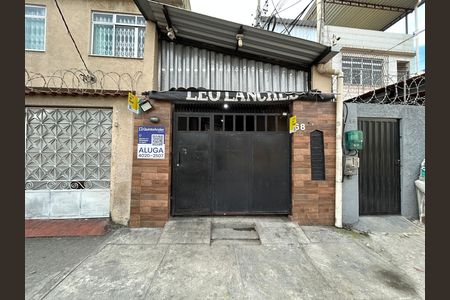 Fachada + placa de casa para alugar com 2 quartos, 60m² em Engenho de Dentro, Rio de Janeiro