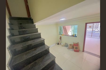 Escada de casa para alugar com 2 quartos, 130m² em Vila Rachid, Guarulhos