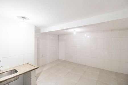 Sala/Cozinha de kitnet/studio para alugar com 1 quarto, 19m² em Parque Jandaia, Carapicuíba