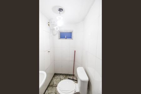 Banheiro de kitnet/studio para alugar com 1 quarto, 19m² em Parque Jandaia, Carapicuíba