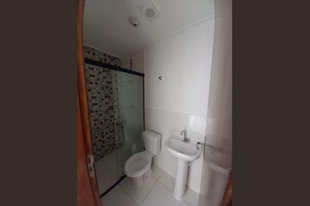 Banheiro de casa de condomínio para alugar com 2 quartos, 38m² em Penha de França, São Paulo