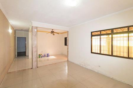 Casa para alugar com 2 quartos, 80m² em Vila Dirce, Carapicuíba