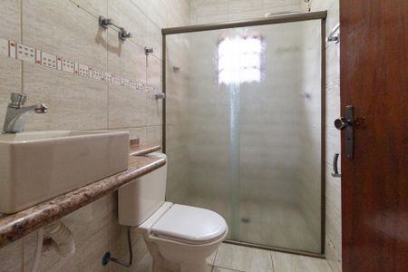 Banheiro social de casa para alugar com 2 quartos, 80m² em Vila Dirce, Carapicuíba
