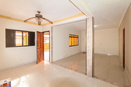 Sala de casa para alugar com 2 quartos, 80m² em Vila Dirce, Carapicuíba