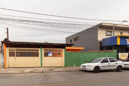 Fachada de casa para alugar com 2 quartos, 80m² em Vila Dirce, Carapicuíba
