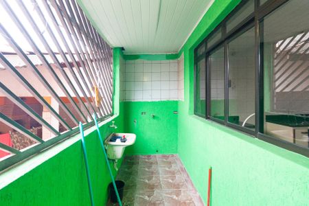 Área de serviço de casa para alugar com 2 quartos, 80m² em Vila Dirce, Carapicuíba