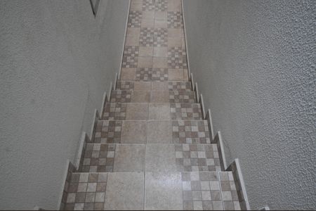 Escada de acesso de kitnet/studio para alugar com 1 quarto, 25m² em Vila Gustavo, São Paulo
