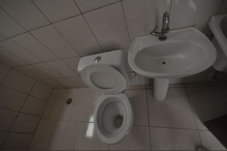 Banheiro de kitnet/studio para alugar com 1 quarto, 25m² em Vila Gustavo, São Paulo