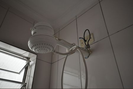 Banheiro de kitnet/studio para alugar com 1 quarto, 25m² em Vila Gustavo, São Paulo
