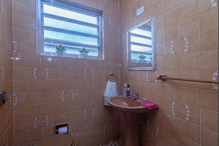 banheiro social_2 de casa para alugar com 3 quartos, 240m² em Sacomã, São Paulo