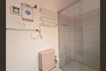 Banheiro de apartamento à venda com 1 quarto, 40m² em Menino Deus, Porto Alegre