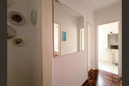 Corredor de apartamento à venda com 1 quarto, 40m² em Menino Deus, Porto Alegre
