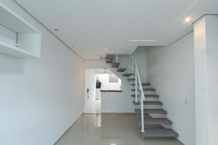 Sala de casa de condomínio à venda com 2 quartos, 89m² em Nova Petrópolis, São Bernardo do Campo