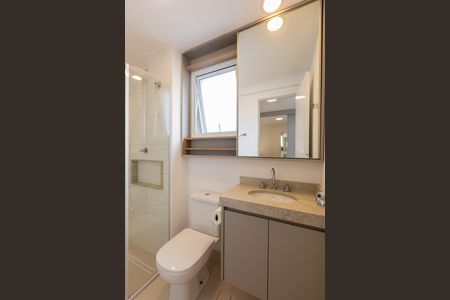 Banheiro de kitnet/studio para alugar com 1 quarto, 42m² em Centro, Campinas