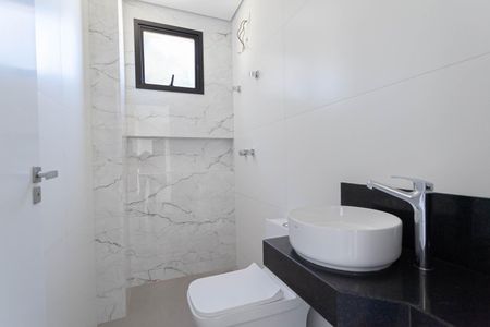 Banheiro social de apartamento à venda com 3 quartos, 74m² em Planalto, Belo Horizonte