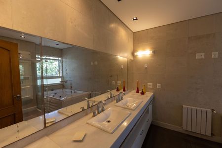 Banheiro da Suíte 2 de casa de condomínio para alugar com 6 quartos, 610m² em Conde, Nova Lima