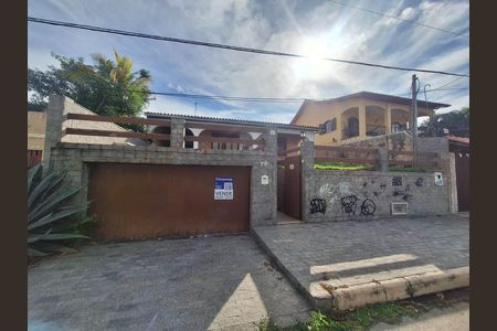 Fachada de casa à venda com 3 quartos, 279m² em Piratininga, Niterói