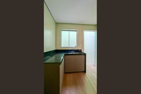 Cozinha e Área de Serviço de casa para alugar com 2 quartos, 70m² em Vera Cruz, Belo Horizonte
