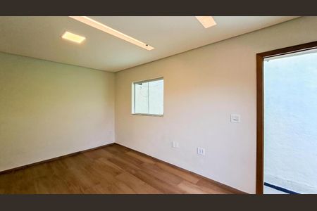Sala  de casa para alugar com 2 quartos, 70m² em Vera Cruz, Belo Horizonte